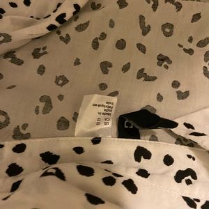 Women’s button up top